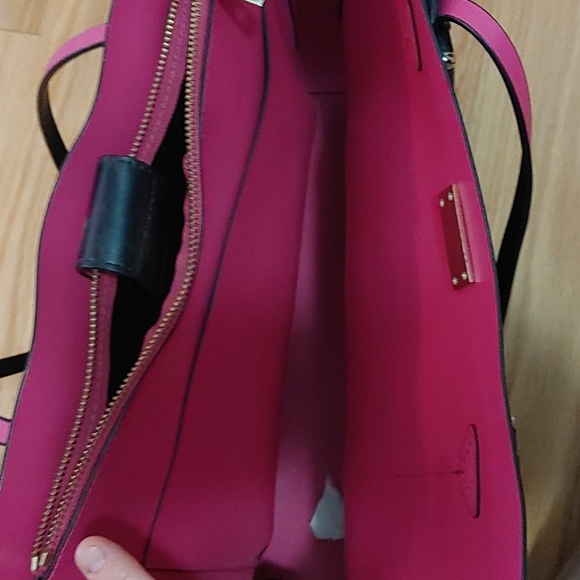Kate Spade black bag cow leather with hot pink interior - Picture 3 of 4